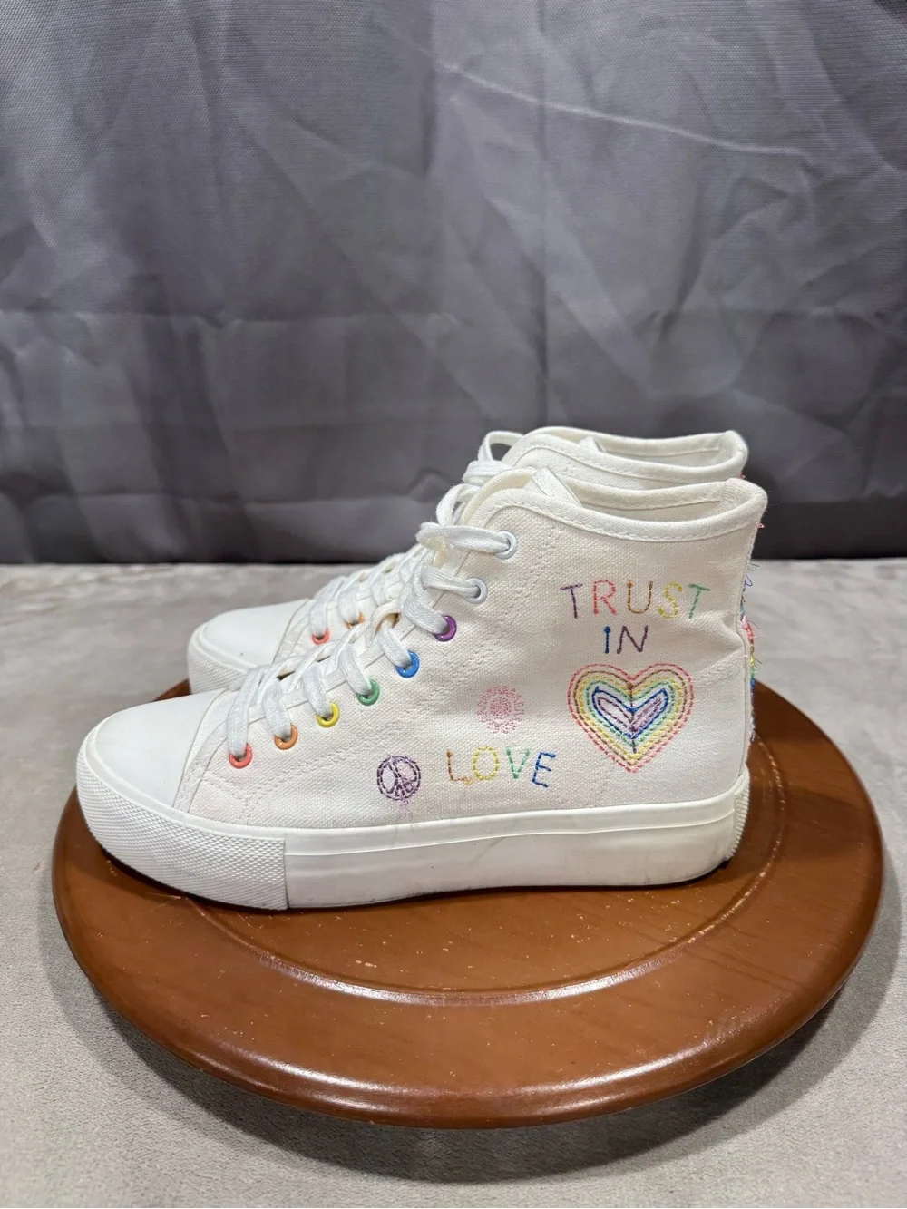 American Eagle Trust In Love High-Top Sneakers